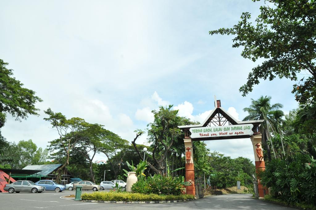 Api-Api Guesthouse Kota Kinabalu Exterior photo